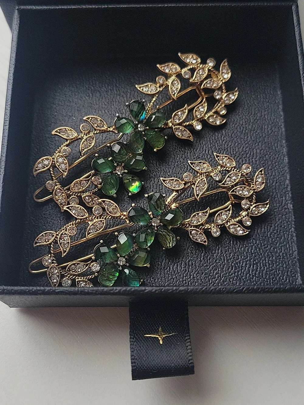 Two Floral Gemstone Hairclips - Picture 3 of 9